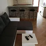 Gemuetliche Erdgeschosswohnung Ema Mit Terrasse By Interhome 维尔