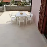 公寓 Gemuetliche Erdgeschosswohnung Ema Mit Terrasse By Interhome