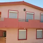 Gemuetliche Erdgeschosswohnung Ema Mit Terrasse By Interhome * 维尔