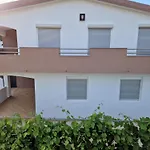Gemuetliche Erdgeschosswohnung Ema Mit Terrasse By Interhome 公寓