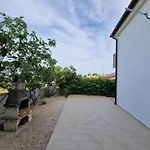 Gemuetliche Erdgeschosswohnung Ema Mit Terrasse By Interhome 公寓 *