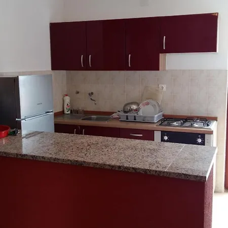 Gemuetliche Erdgeschosswohnung Ema Mit Terrasse By Interhome Lägenhet Vir