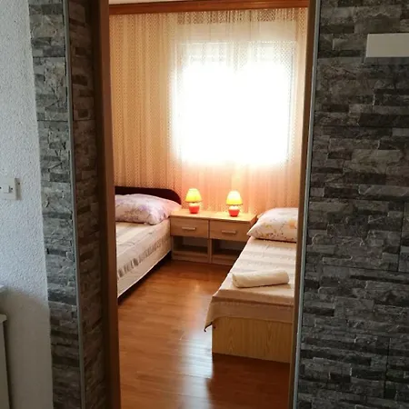 Gemuetliche Erdgeschosswohnung Ema Mit Terrasse By Interhome * 维尔