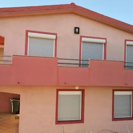Gemuetliche Erdgeschosswohnung Ema Mit Terrasse By Interhome * 维尔