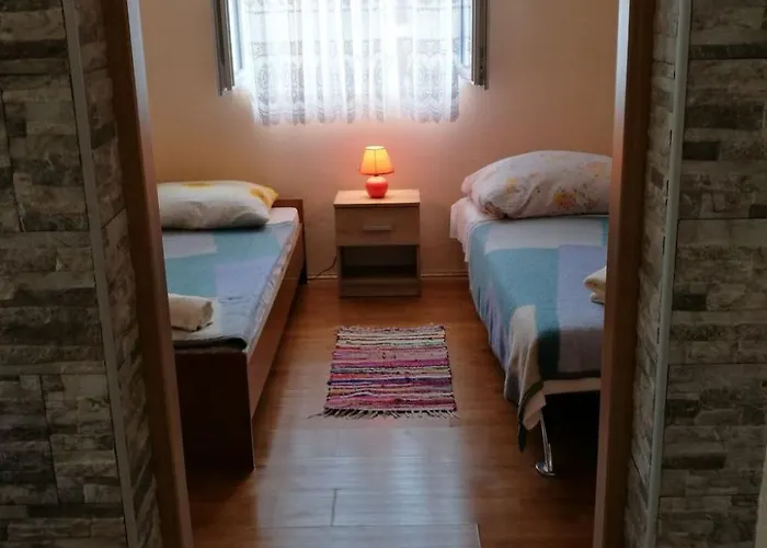 Gemuetliche Erdgeschosswohnung Ema Mit Terrasse By Interhome Vir