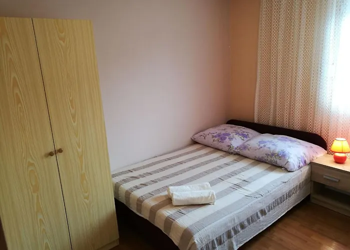 Lägenhet Gemuetliche Erdgeschosswohnung Ema Mit Terrasse By Interhome