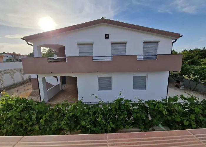 Gemuetliche Erdgeschosswohnung Ema Mit Terrasse By Interhome Vir