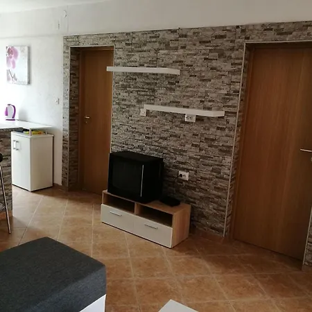 Apartmán Gemuetliche Erdgeschosswohnung Ema Mit Terrasse By Interhome *