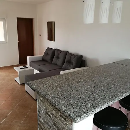 Gemuetliche Erdgeschosswohnung Ema Mit Terrasse By Interhome *