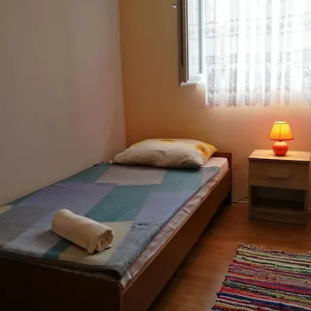 Gemuetliche Erdgeschosswohnung Ema Mit Terrasse By Interhome Appartement Vir