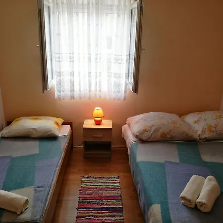 Gemuetliche Erdgeschosswohnung Ema Mit Terrasse By Interhome Vir