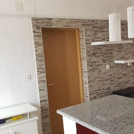 Gemuetliche Erdgeschosswohnung Ema Mit Terrasse By Interhome Apartmán