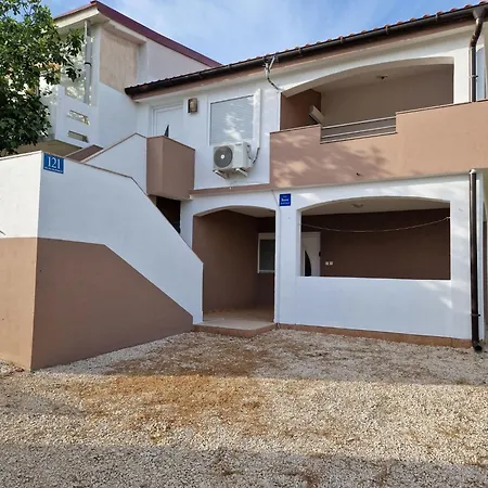 Gemuetliche Erdgeschosswohnung Ema Mit Terrasse By Interhome Vir