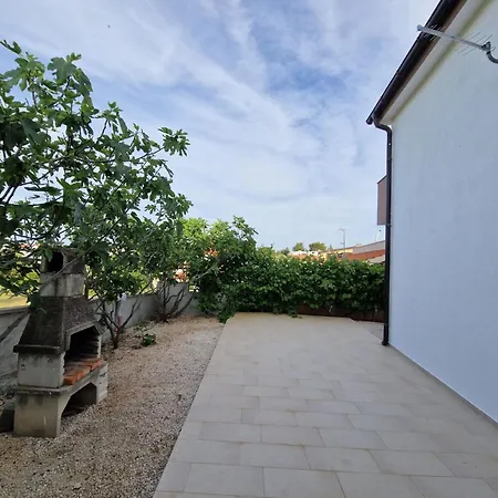 Gemuetliche Erdgeschosswohnung Ema Mit Terrasse By Interhome Appartement *