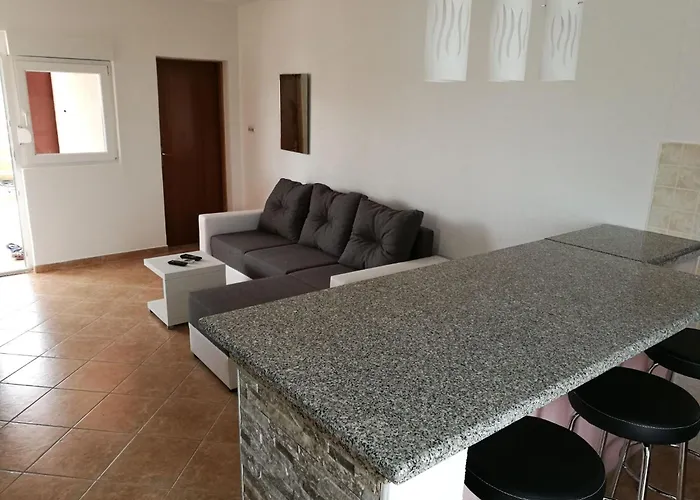 Gemuetliche Erdgeschosswohnung Ema Mit Terrasse By Interhome *