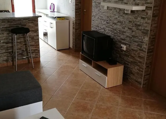 Gemuetliche Erdgeschosswohnung Ema Mit Terrasse By Interhome *