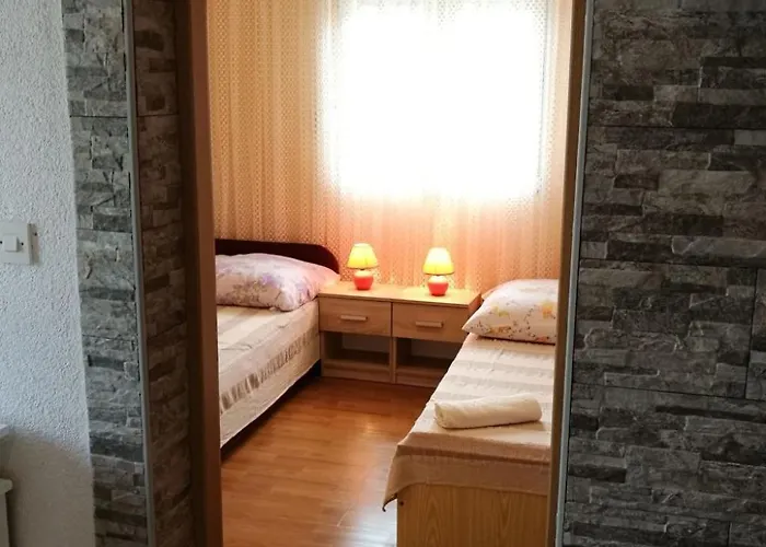 Gemuetliche Erdgeschosswohnung Ema Mit Terrasse By Interhome * Vir