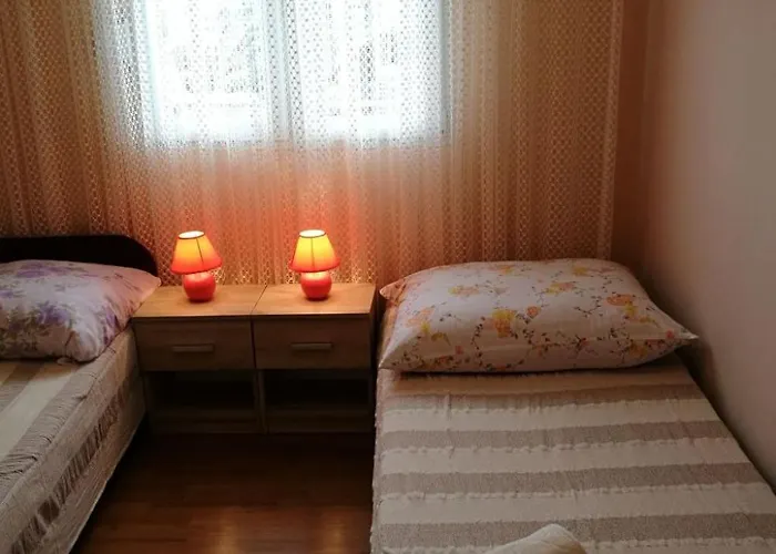 Gemuetliche Erdgeschosswohnung Ema Mit Terrasse By Interhome Apartmán