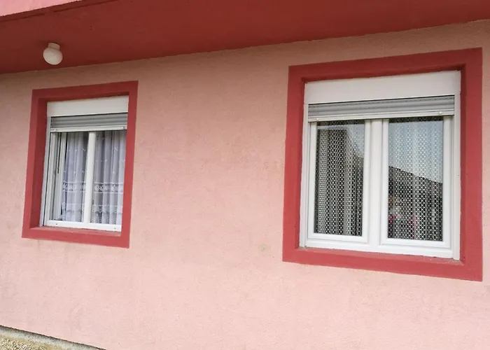 Gemuetliche Erdgeschosswohnung Ema Mit Terrasse By Interhome *