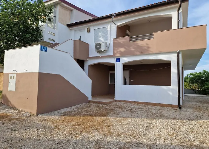 Gemuetliche Erdgeschosswohnung Ema Mit Terrasse By Interhome Vir